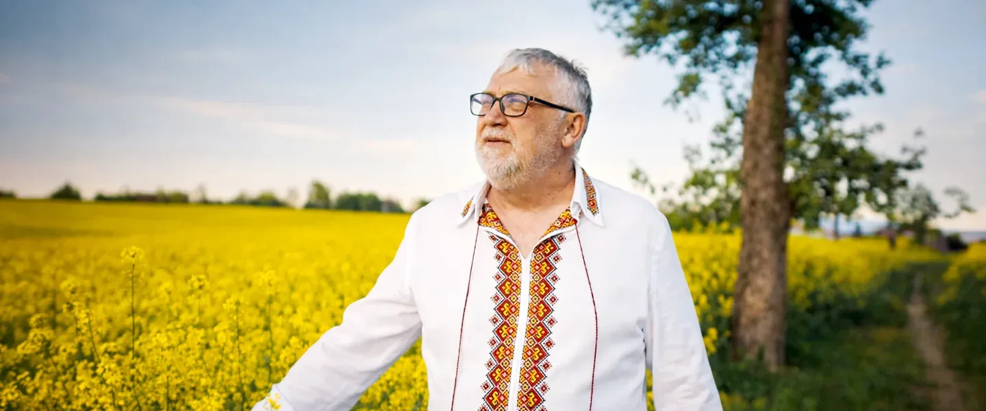 Ukrainian man singing on the field of flowers